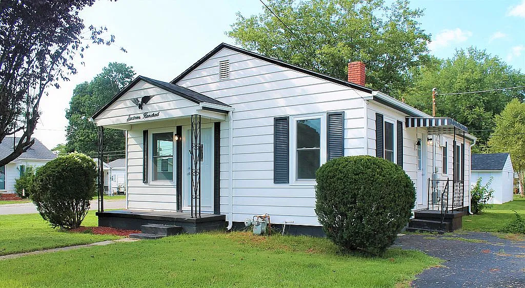 1600 Maxwell Ave photo 1