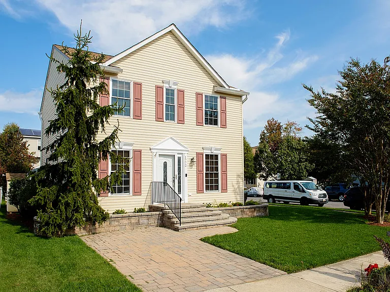 1772 Grande View Ave — Photo 2