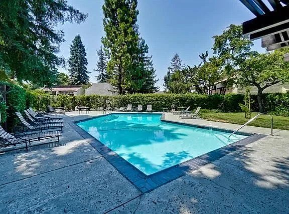 4th image of 1001 Evelyn Terrace Eastapt #111
