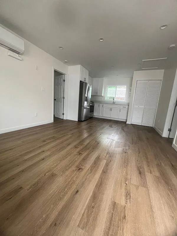 2 bed, 2.0 bath, 800 sqft, $3,600 — Photo 4