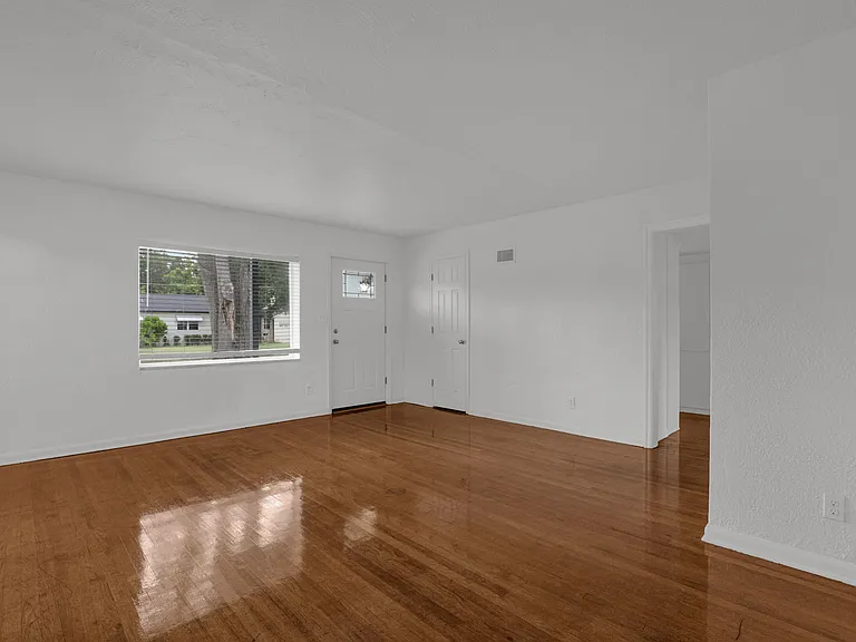 Spacious living room