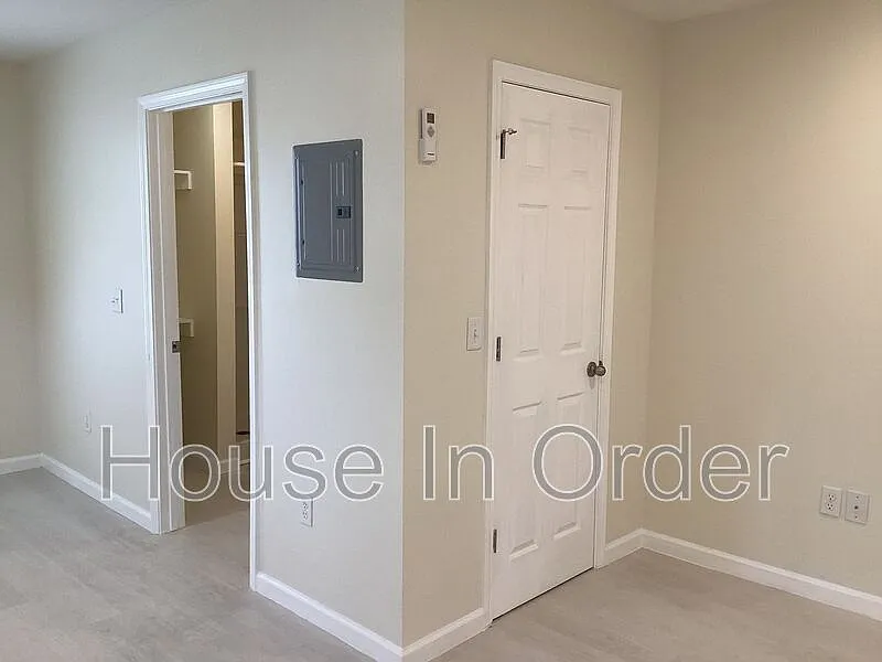 Studio, 1.0 bath, $1,145 — Photo 4
