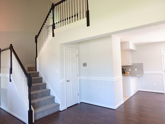 4th image of 100 Coleridge Ct
