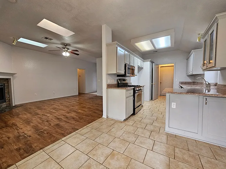 25 SW 143rd St — Photo 9