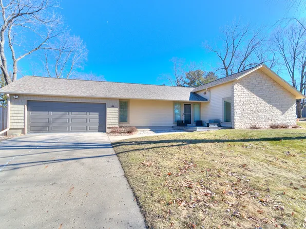 206 Parkridge Cir, Ames, IA 50014