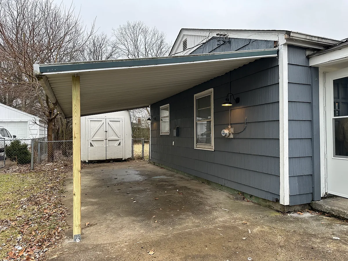 Building Photo - 4527 Grimsby Rd