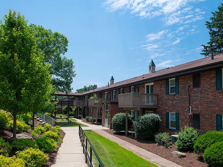 Holiday Park Apartments and Townhomes — Photo 24