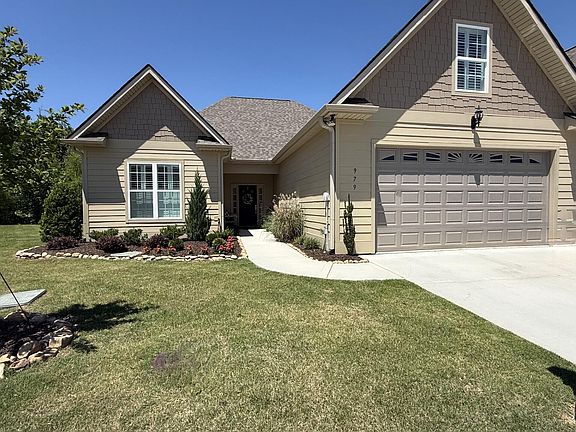 3rd image of 979 Jackson Mill Dr