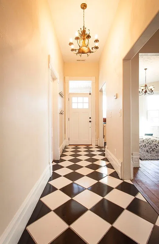 Large 2bd/1bath Victorian Beauty in Central Ninth — Photo 4