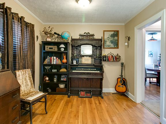 5th image of 4247 Armstrong Rd