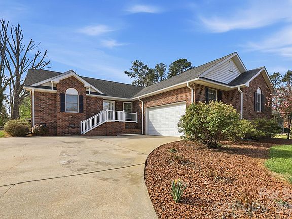 2nd image of 105 Stevens Rd