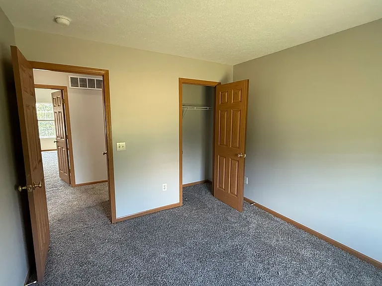 544 Sycamore Dr — Photo 23