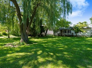 736 Academy Rd, Holly, MI 48442