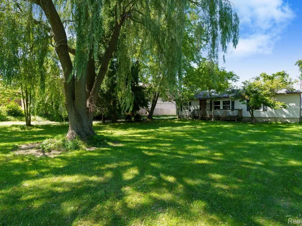 736 Academy Rd, Holly, MI 48442