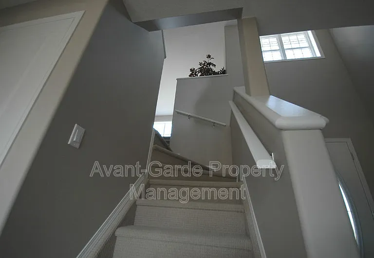 367 Ascott Cres — Photo 9