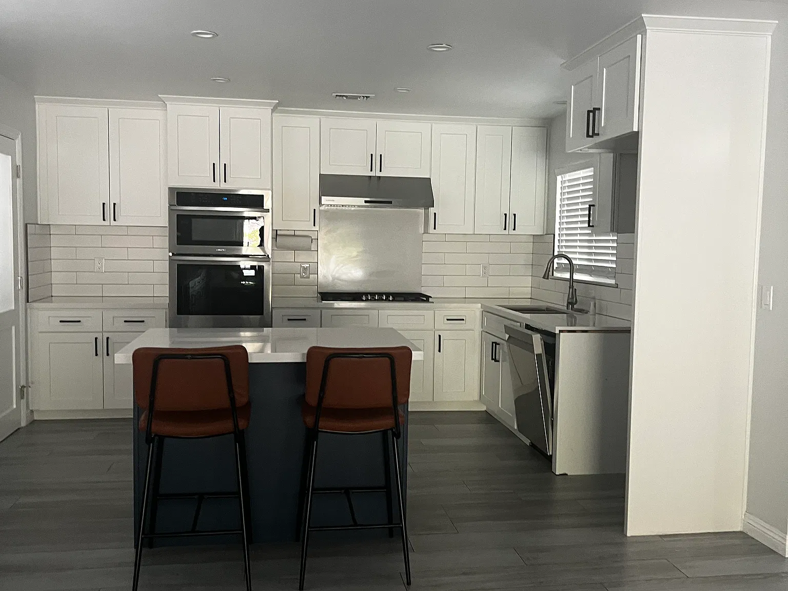 823 Kentwood Dr — Photo 2