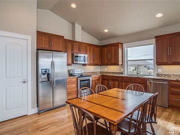 3rd image of 2852 N Baker Ave