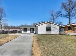 26060 Redwood Dr, Olmsted Falls, OH 44138