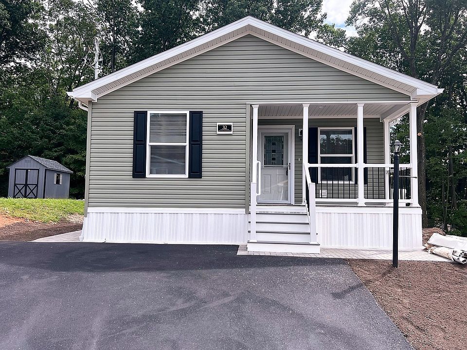 2nd image of 34 South Rd #116