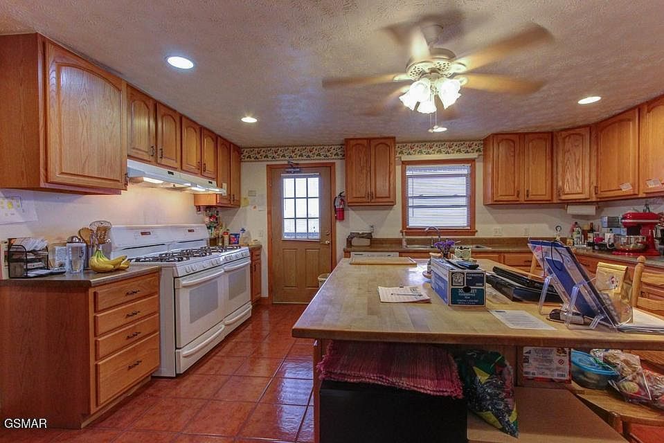 31st image of 2149 Seaton Springs Rd