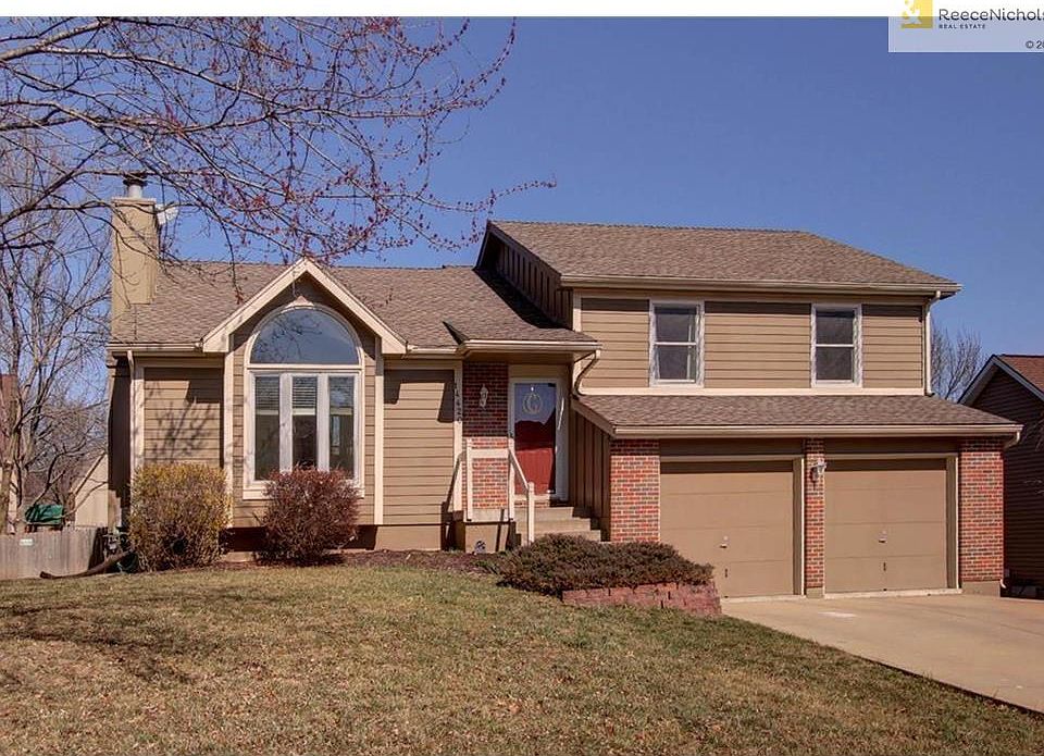 Front of home, large front and back yard.