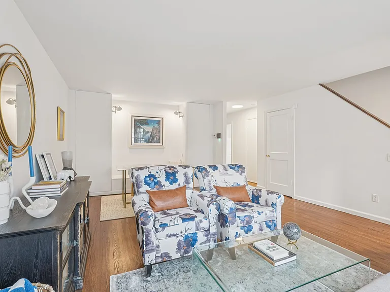 9 Oakwood Ave — Photo 12