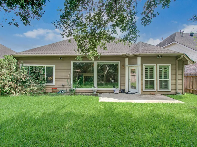 22539 Bristolwood Ct — Photo 40