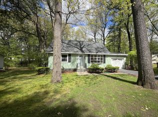 5 Dover Pl, Halfmoon, NY 12065