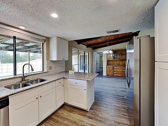 5th image of 429 Newcastle Dr