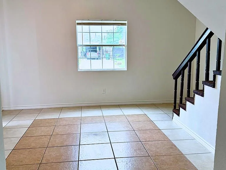 1727 Loma Linda Ave — Photo 2