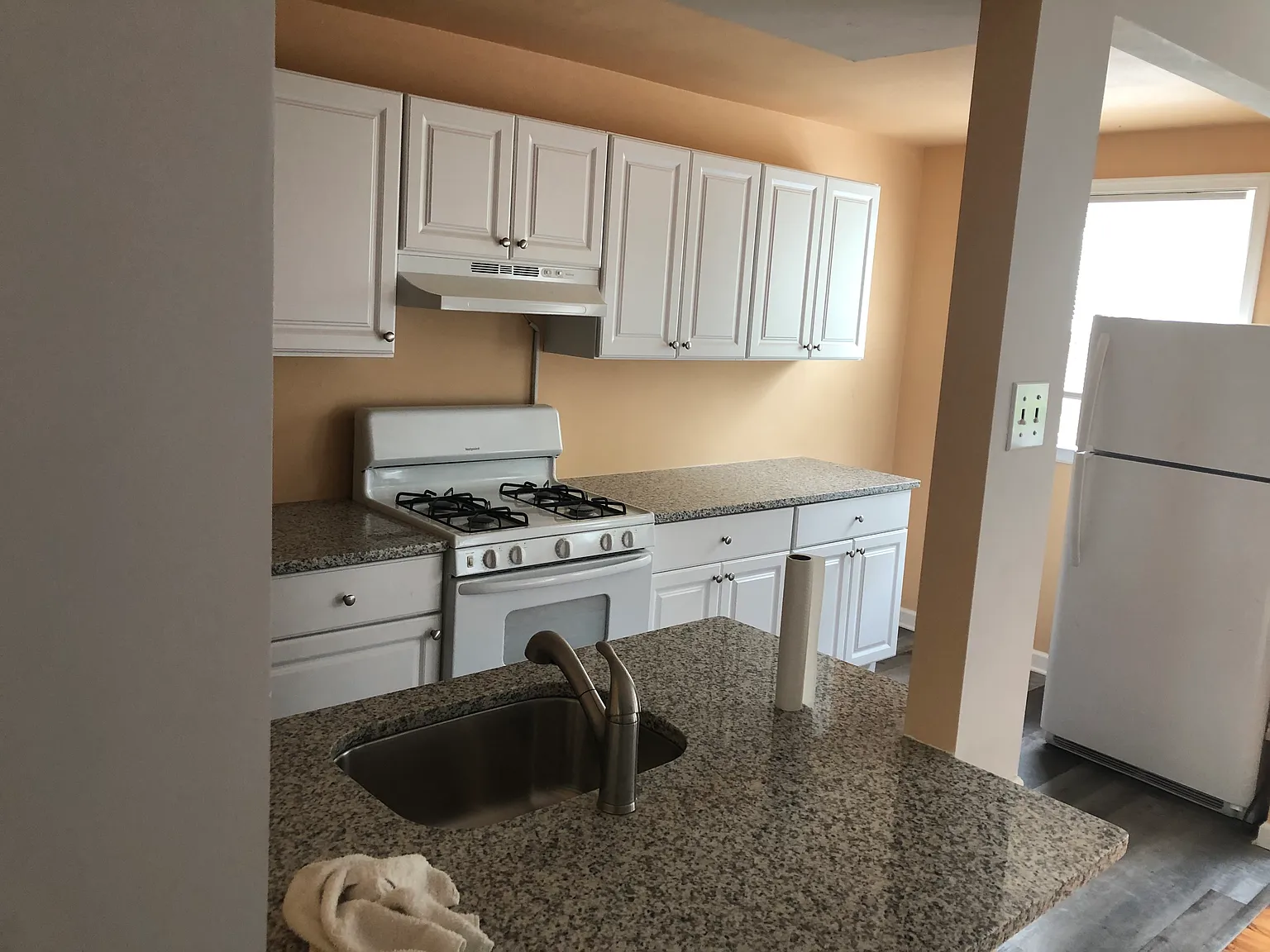 3 bed, 1.5 bath, 1152 sqft, $1,800 — Photo 3