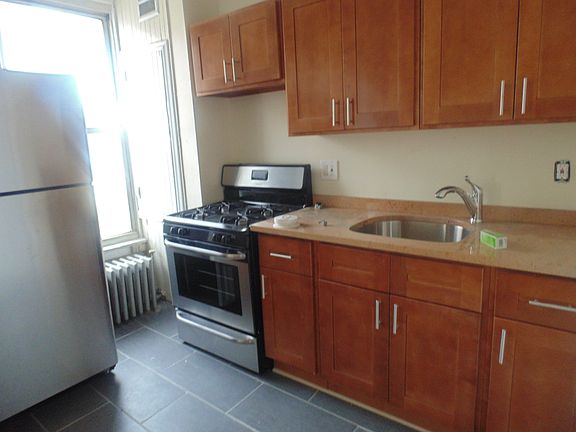 4th image of 242 Quincy St APT 2