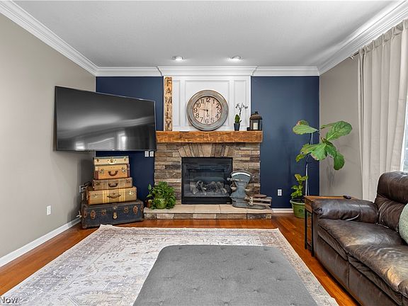 4th image of 9267 Victoria Ln