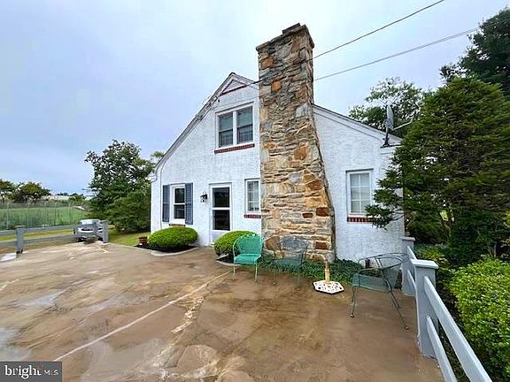3rd image of 355 Rockdale Dr