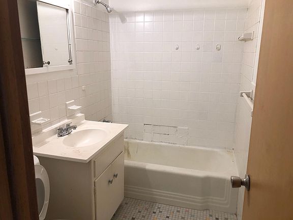 5th image of 27850 Euclid Ave #8