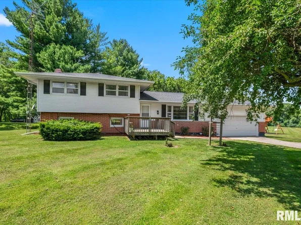 1277 S Wake Rd, New Berlin, IL 62670