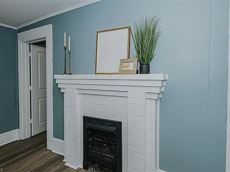1425 Marion St — Photo 4