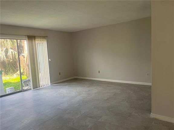 5th image of 2304 Caswell Ln