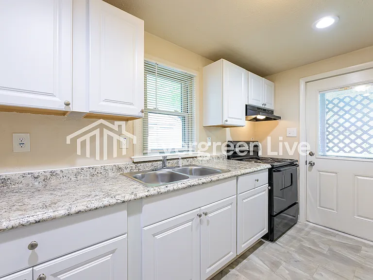 333 Foster Rd — Photo 8