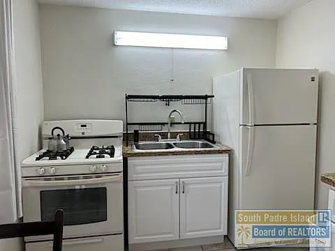 Studio, 1.0 bath, 350 sqft, $1,100 — Photo 3