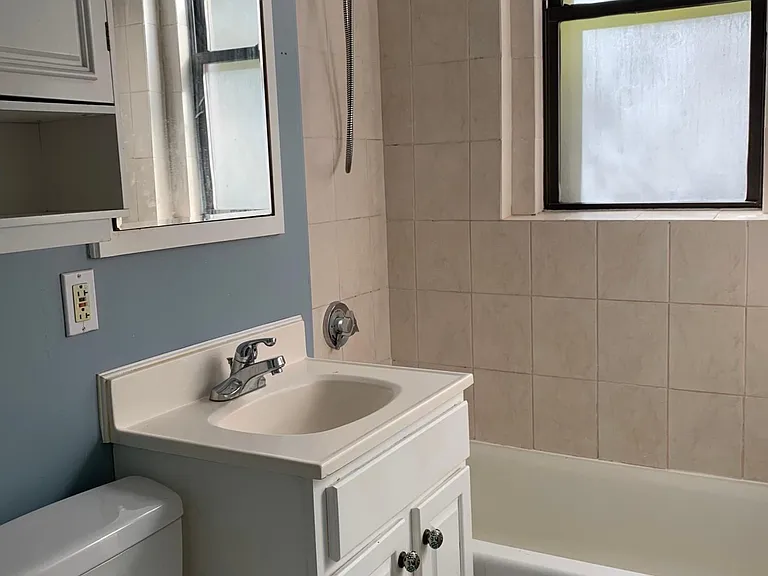 66 Queensberry St #115 — Photo 23