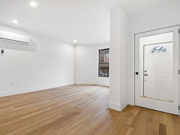 3rd image of 765 E 224th St Floor 1