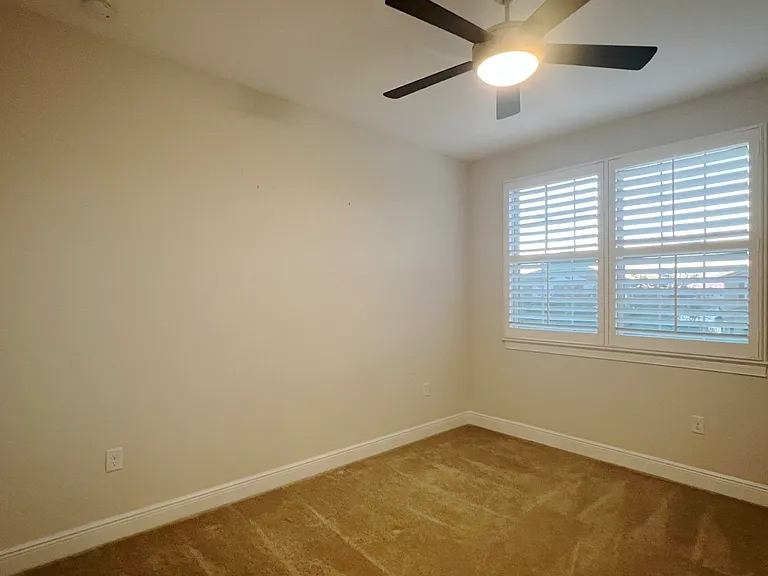 13147 Woodford St — Photo 29