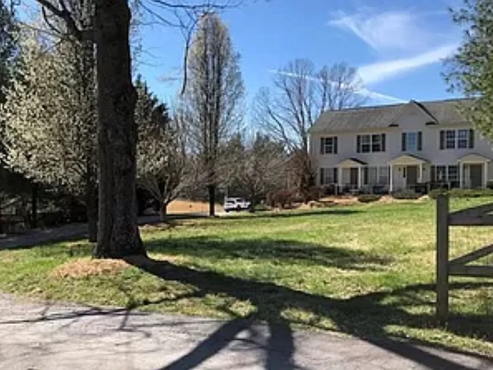 11 Breezy Meadows Ln