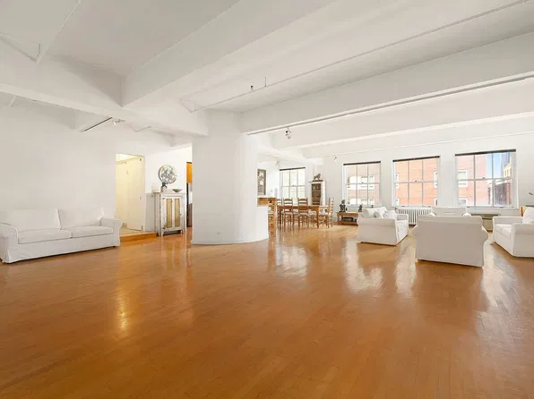 347 W 39th St APT 6W, New York, NY 10018