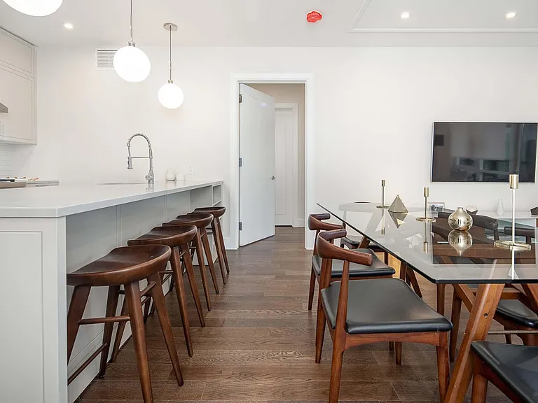 372 9th Luxury Rentals — Photo 54