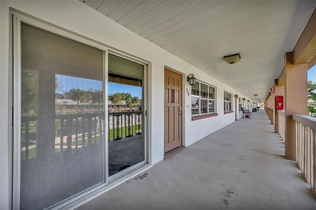 2 bed, 1.0 bath, 775 sqft, $2,100 — Photo 2