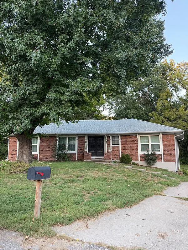 3 bed, 3.0 bath, 2735 sqft, $1,900 — Photo 1
