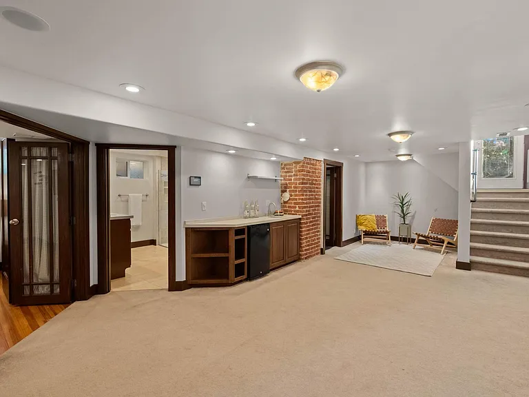 Basement level large living space, wet bar, office nook