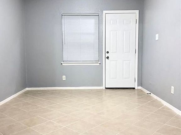 3rd image of 4513 Oxford St APT 6